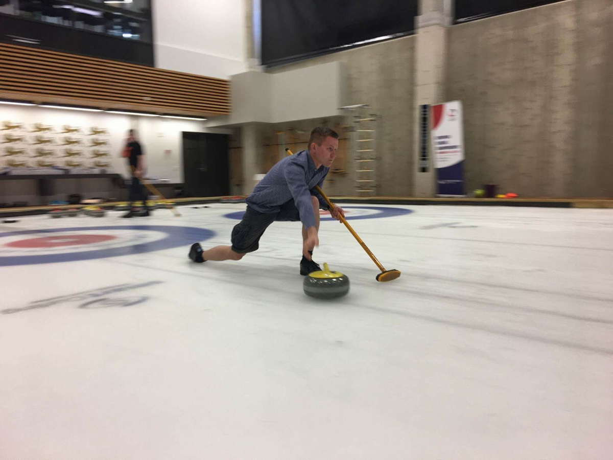 Mis aastal sai Theodor esimest korda curlingut proovida?