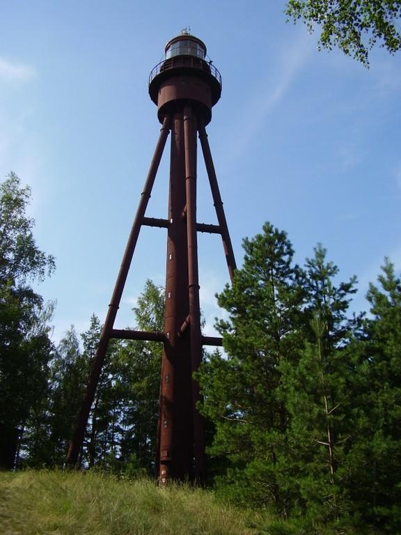 Eesti kõige lõunapoolsem tuletorn asub just sellel saarel.
